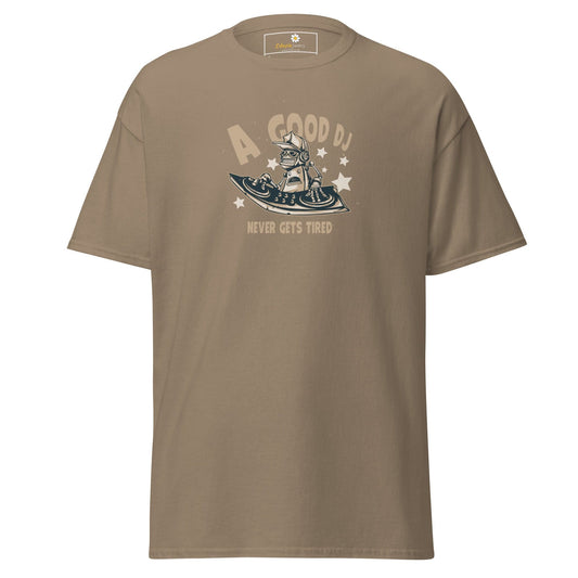 Unisex classic t-shirt - A GOOD DJ NEVER TIRED - REGULAR - Brown Savana / S